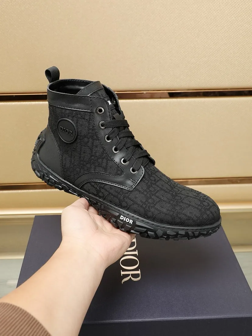 Factory P460 men's shoes💰【Dior】Dior✨ is online simultaneously👏 This casual sports shoe is a new product in the series and continues Di*r's classic style. The upper is made of original first-layer cowhide, paired with a textured outsole, and the brand's iconic details are on the side openings to enhance the style. Fashionable and versatile. Create a casual look. Size: 38-44 (45 customized)